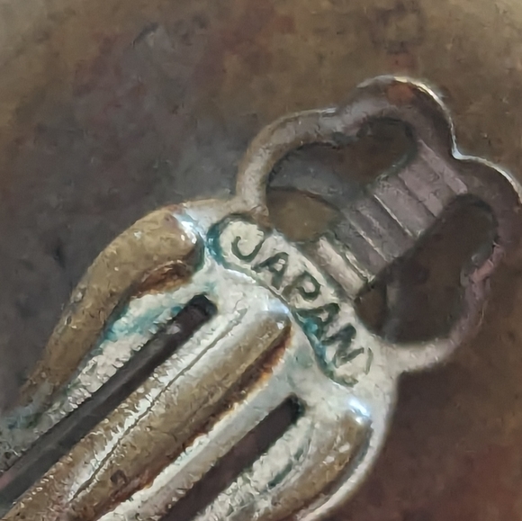 Lot of 7 Pairs of Vintage Clip On Earrings - Picture 2 of 7